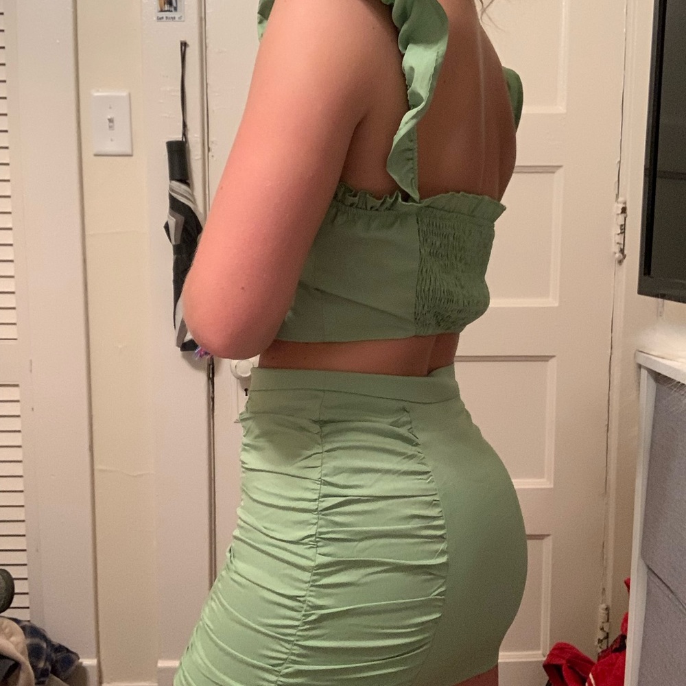 Green Skirt set